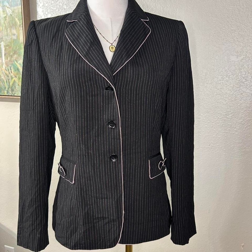 Tahari Black Pinstripe Blazer w/ Pink Piping - Size 6p‎
